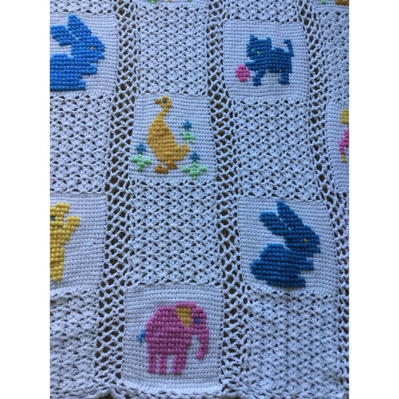 Baby Nursery Afghan Blanket Knit Throw  37" x 45"  Animals Vintage Handmade - Picture 2 of 3